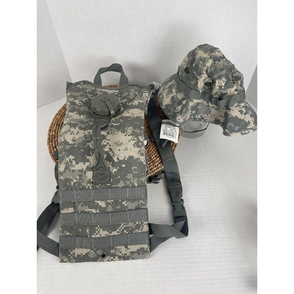 Military Molle II Hydration Carrier w/ Bladder Hydramax Camelback & 7 3/8 HAT